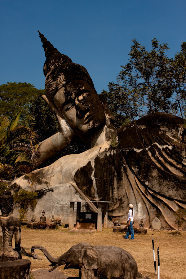 Huge reclining Buddha statue
