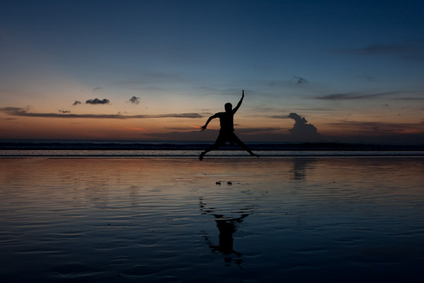 g slam dunking on the beach, Bali