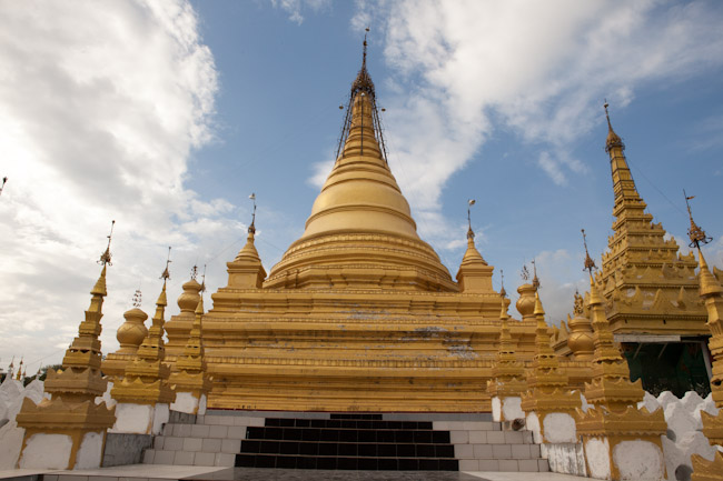 Stupa at the Center of Kuthodaw Paya