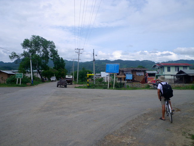 Intersection in Nyaung Shwe to Turn to the Winery