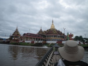 Approaching Shwe Inn Thein Paya